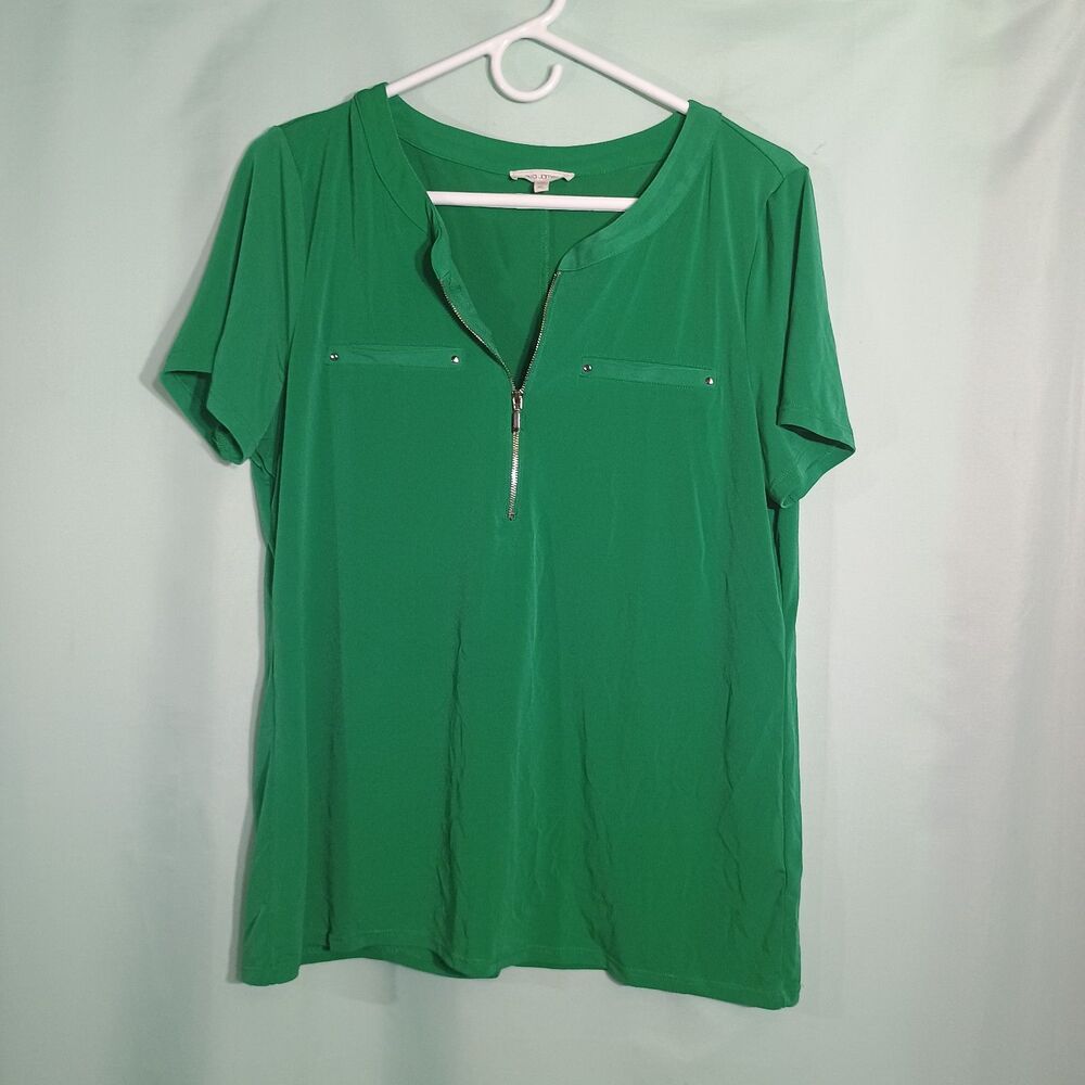 Women’s Kelly Green Short Sleeve Zip-Front Blouse – Silver Accent Top